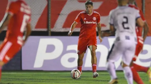 Carlos Palacios se pierde el clásico ante Gremio este sábado