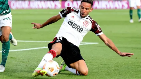 El Huaso fue baja para Paulo Sousa en el último partido de Flamengo por síntomas de gripe, pero tras eso se fue de fiesta con Edu Vargas y ahora le caerá una dura multa del club.