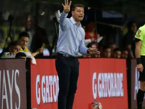 Jugador de Boca se pelea con Battaglia y meditan expulsarlo