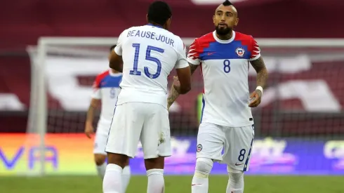Vidal y Beausejour en el duelo frente a Venezuela por las Eliminatorias a Qatar 2022 en noviembre de 2020