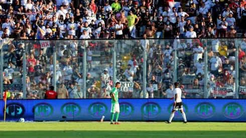 El duelo entre Colo Colo y Audax Italiano estuvo detenido por la violencia de los hinchas contra el portero visitante