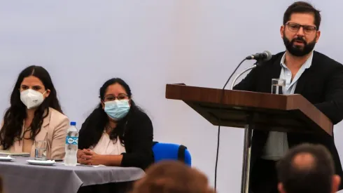 Gabriel Boric manda mensaje a hombres y se compromete a liderar un Gobierno feminista