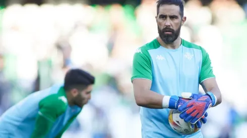 Toni Doblas comparte conversación de los arqueros del Betis en la previa de la semifinal de la Copa del Rey.