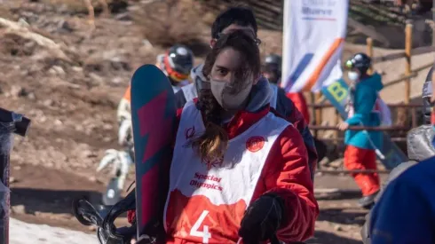 Teresita Lira en una competencia de Snowboard.