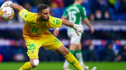Claudio Bravo repite como titular en el Betis para jugar Europa League