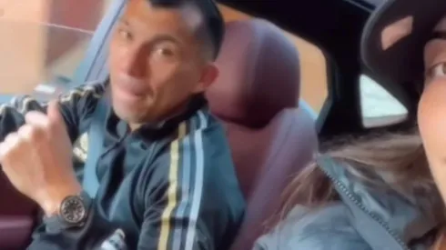 Gary Medel recorrió las calles de Italia con Los Prisioneros a todo volumen