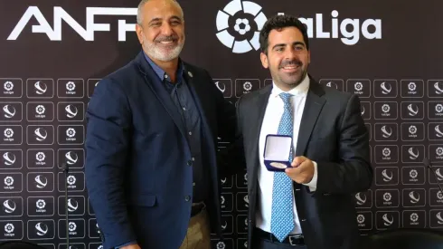 Pablo Milad y Marc Tarradas firmaron el acuerdo entre ANFP y La Liga.