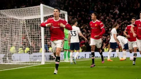 Cristiano Ronaldo anotó un triplete y le dio un importantísimo triunfo al Manchester United por la Premier League.