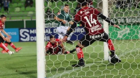 Todo esto entró el balón pero no lo vio el árbitro Reniero Alvarado, en una jornada fatídica para Santiago Wanderers
