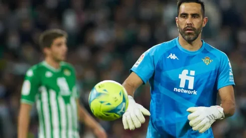 Claudio Bravo puede quedar fuera del choque ante el Frankfurt en la UEFA Europa League