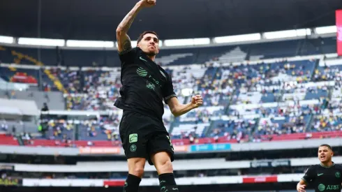 Diego Valdés celebra su gol de tiro libre ante Toluca