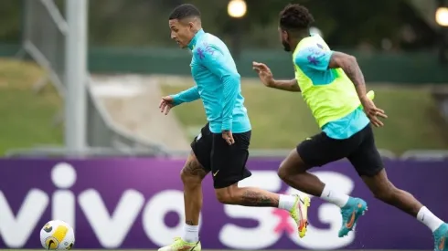 Brasil prepara el partido ante Chile en Granja Comary