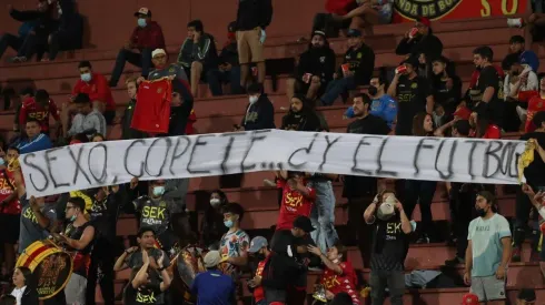 El lienzo desplegado en la barra de Unión Española con la molestia de sus hinchas.