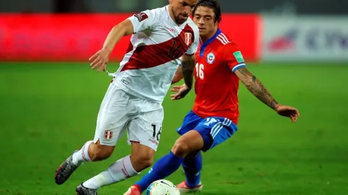 Gabriel Costa deberá jugar eliminatorias en Lima a menos de dos días del duelo entre Colo Colo y La Calera por el Campeonato Nacional