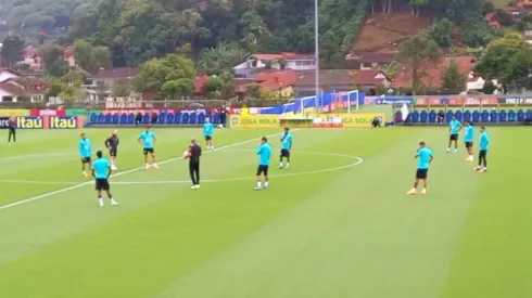 Brasil no tiene dudas en la formación. Alisson; Danilo, Marquinhos, Thiago Silva y Arana; Fred, Casemiro, Lucas Paqueta; Antony, Neymar y Vinicius Junior