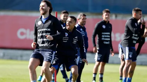 Ben Brereton realiza ejercicios físico junto a sus compañeros, pero se resta del trabajo con balón.