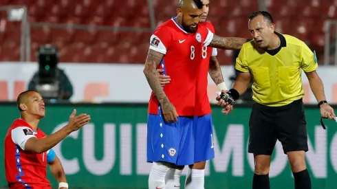 Darío Herrera arbitró a Chile contra Colombia en el Nacional