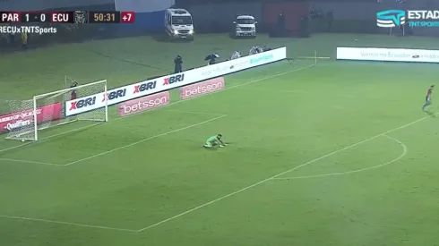 Piero Hincapié comprometió al guardameta de la U.