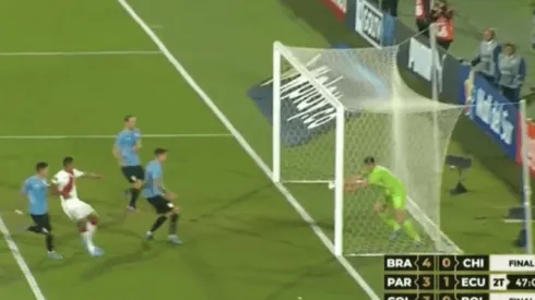 La polémica jugada del partido entre Uruguay y Perú