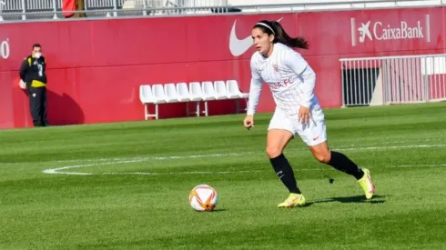 Karen Araya sacó un verdadero bombazo desde un lanzamiento de esquina y festejó un notable gol olímpico para sellar la goleada de Sevilla sobre el Eibar.