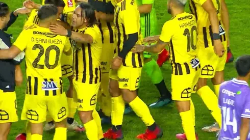 Arturo Sanhueza y el Vial celebran la victoria ante el Conce