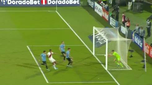 La polémica de la jornada se vivió en el partido entre Uruguay y Perú.