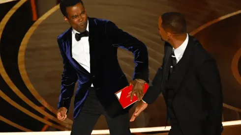 Chris Rock recibiendo la cachetada de Will Smith.
