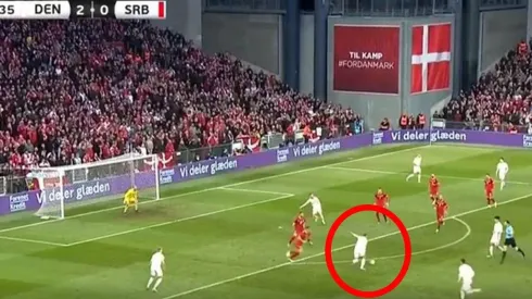 El golazo de Eriksen a Serbia