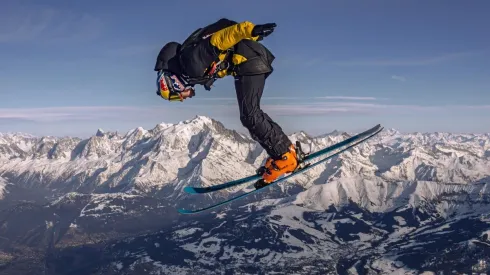 Salto desde globo aerostático + paracaidismo + speedriding en la misma secuencia.