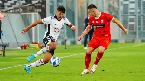 Colo Colo ante Unión La Calera en el estadio Monumental.