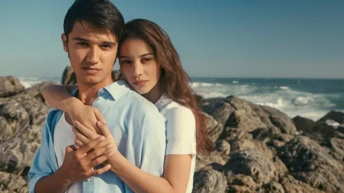 Andrew Bargsted y Vivianne Dietz en la primera imagen de Ardiente Paciencia, de Netflix.