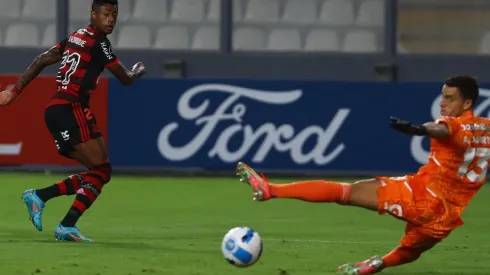 Un complejo escenario político en Perú recibió la victoria del Mengao sobre Sporting Cristal.