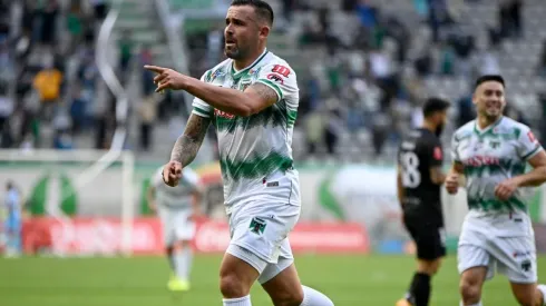 Matías Donoso celebra el gol de la apertura de la cuenta en el Germán Becker