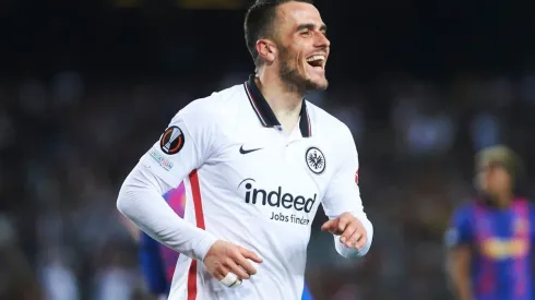 Filip Kostic recordará siempre su partidazo que le costó la eliminación al Barcelona en la Europa League.