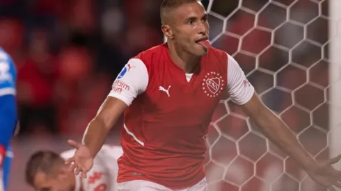 El Toro se lució y marcó el empate para su equipo después de solo segundos de haber ingresado a jugar.