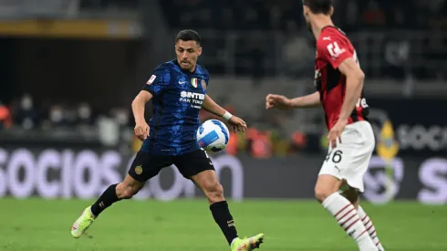 Alexis ingresó en el complemento ante Milan