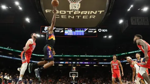 Los Phoenix Suns iniciaron los playoffs con un triunfo ante los New Orleans Pelicans.