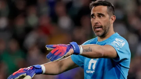 Claudio Bravo será titular en el duelo con Valencia.