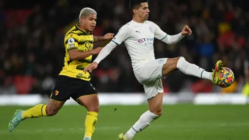 Joao Cancelo jugando ante el Watford por la Premier League