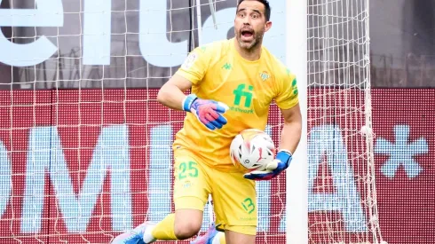 Claudio Bravo luce como titular de Betis en la Copa del Rey.