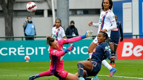 Tiane Endler enfrentará a su excompañeras por la Champions League.
