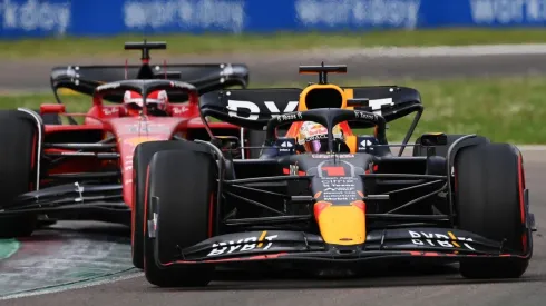 La lucha entre Verstappen y Leclerc vivirá un nuevo episodio este domingo en Imola.