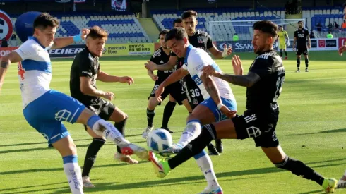 Universidad Católica y Colo Colo animan un duro partido en San Carlos de Apoquindo, por la fecha 11 del Campeonato Nacional 2022.