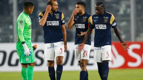 Jugadores de Alianza Lima durante su partido en el estadio Monumental
