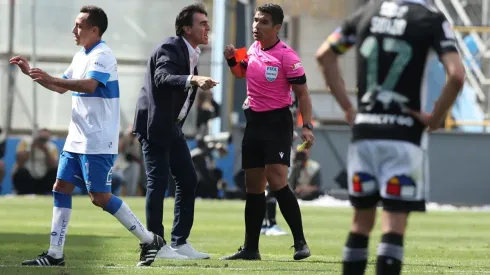Gustavo Quinteros puede sufrir una suspensión de dos a cinco partidos por su actuación en el clásico entre Universidad Católica y Colo Colo