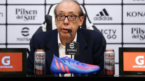 Alfredo Stohwing asumió como presidente de Colo Colo con una pesada mochila