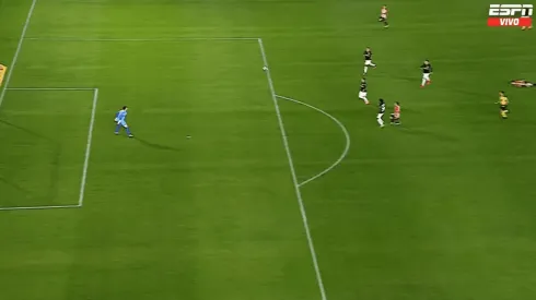 Mauro Boselli marcó gol de récord con esta joya.