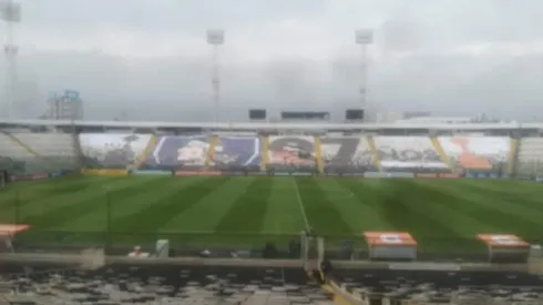 La preparación del mosaico en el estadio Monumental para el duelo contra River Plate.