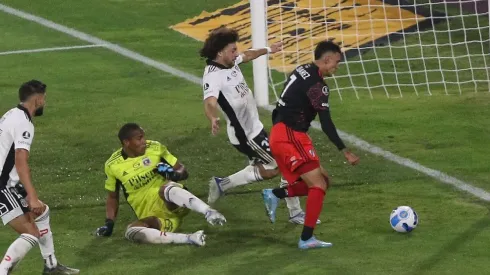Omar Carabalí no lo pasa bien luego del error ante River Plate