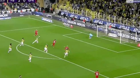 El chileno fue titular y se lució con un gol al 63'